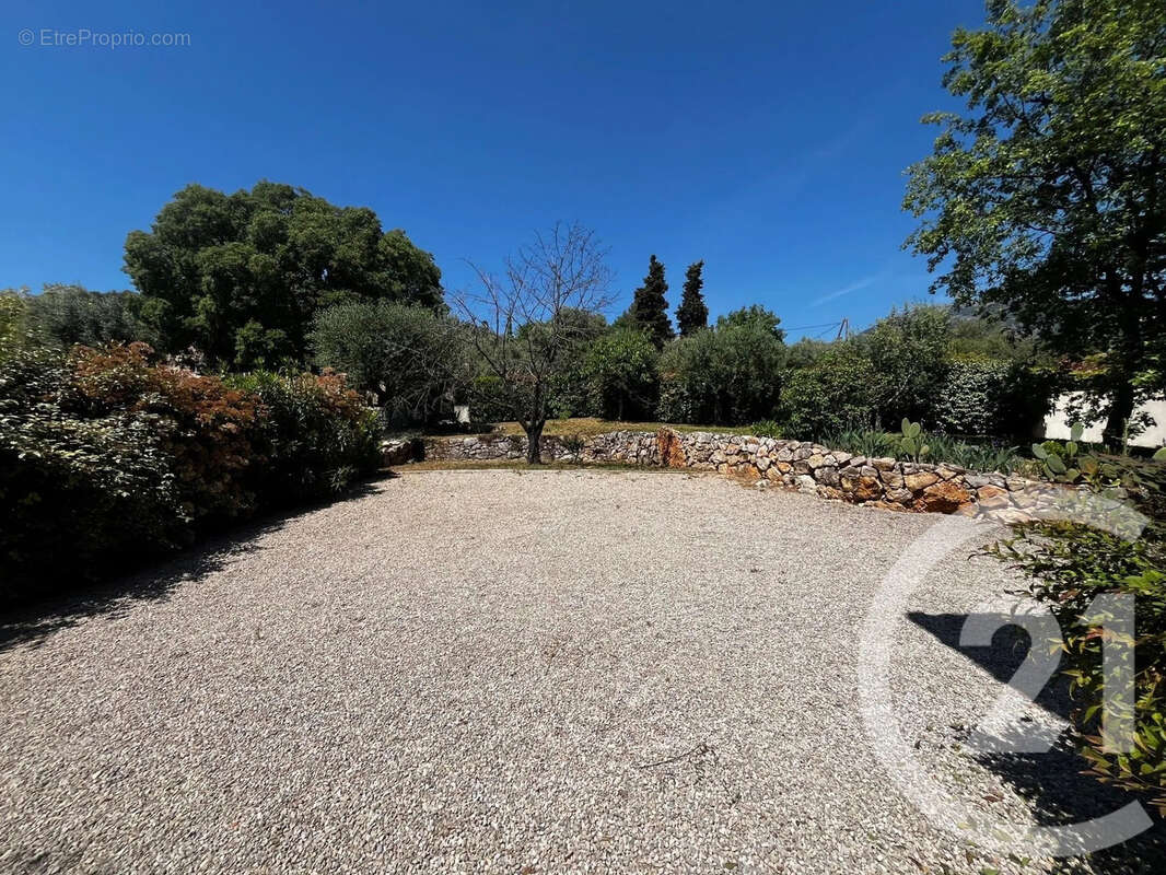 Maison à ROQUEFORT-LES-PINS