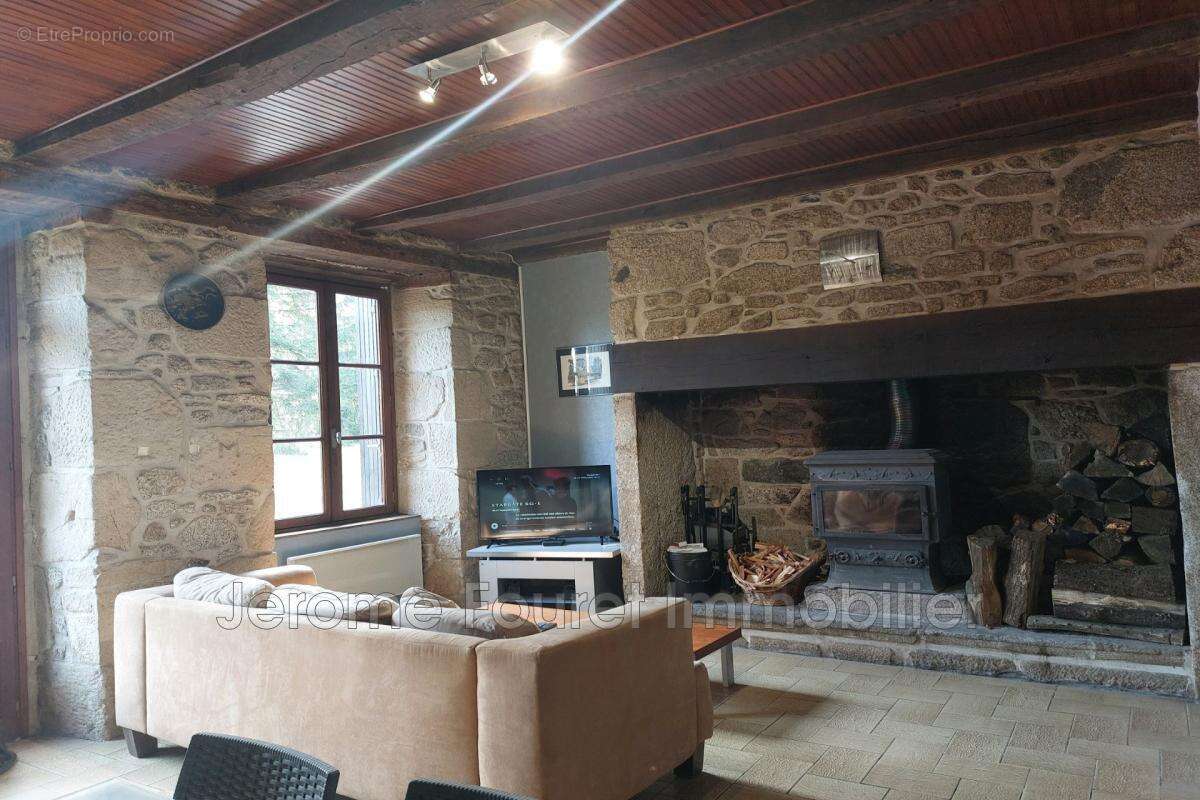 Maison à EGLETONS