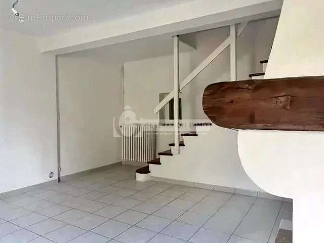 Maison à FONTVIEILLE