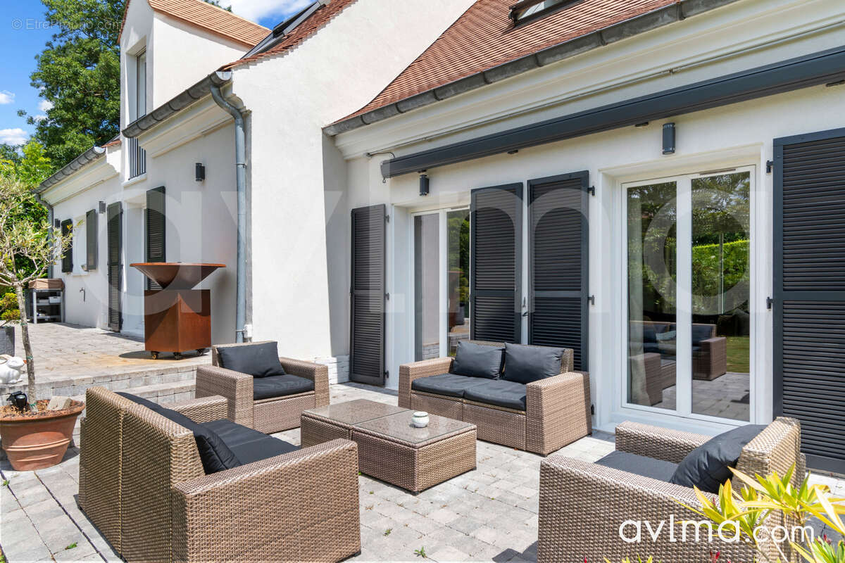 Maison à SAINT-NOM-LA-BRETECHE