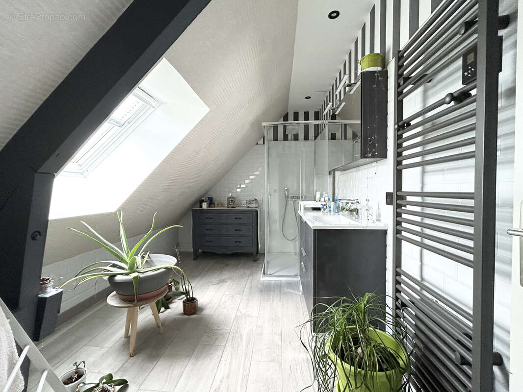 Maison à SAINT-PANTALEON-DE-LARCHE