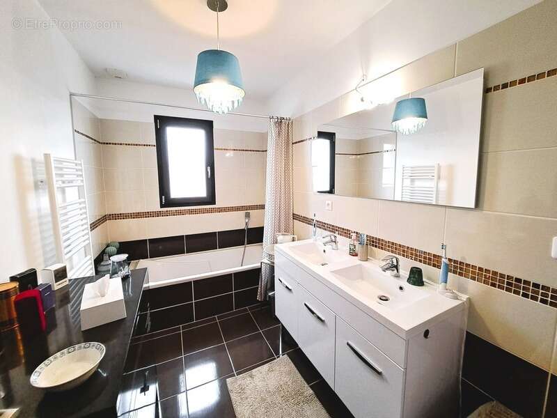 Maison à SAINT-MAXIMIN-LA-SAINTE-BAUME