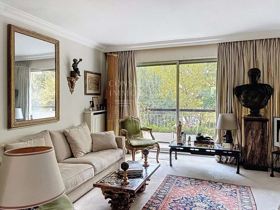 Appartement à NEUILLY-SUR-SEINE