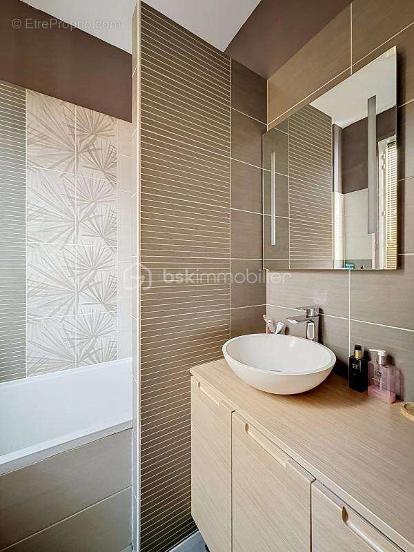 Appartement à LE MESNIL-LE-ROI