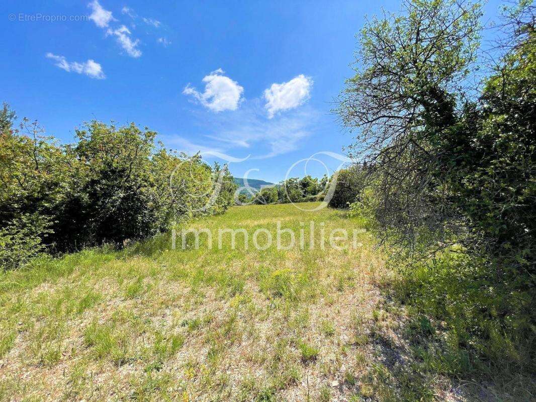 Terrain à APT