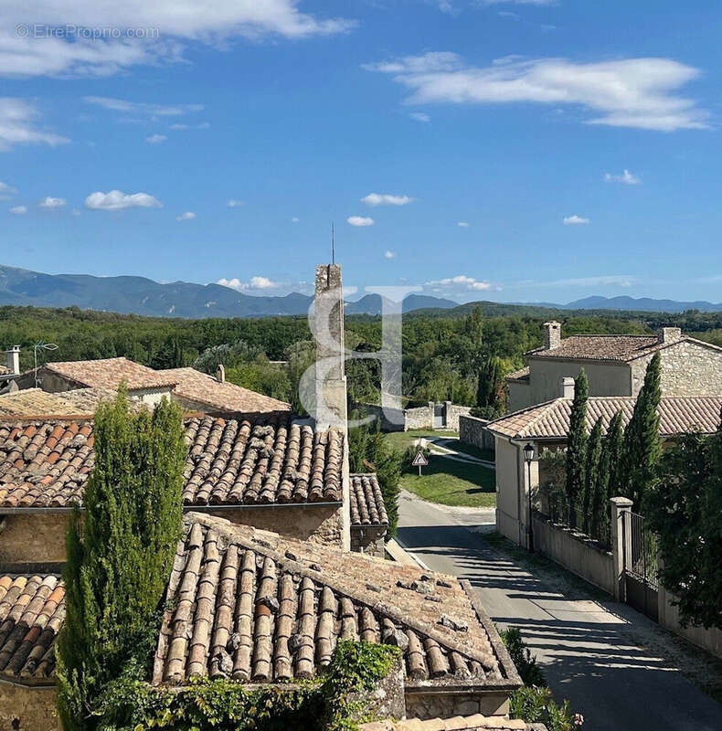 Maison 271 m² à Grignan  - photo 3