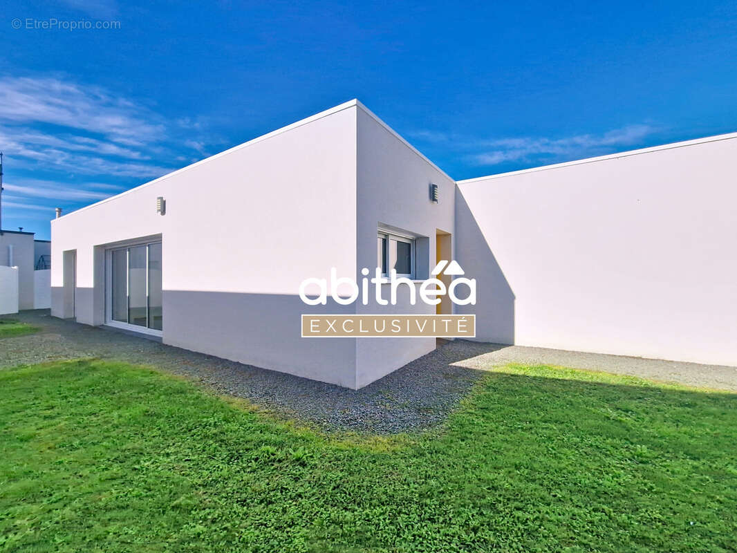 Maison à CHENAC-SAINT-SEURIN-D&#039;UZET