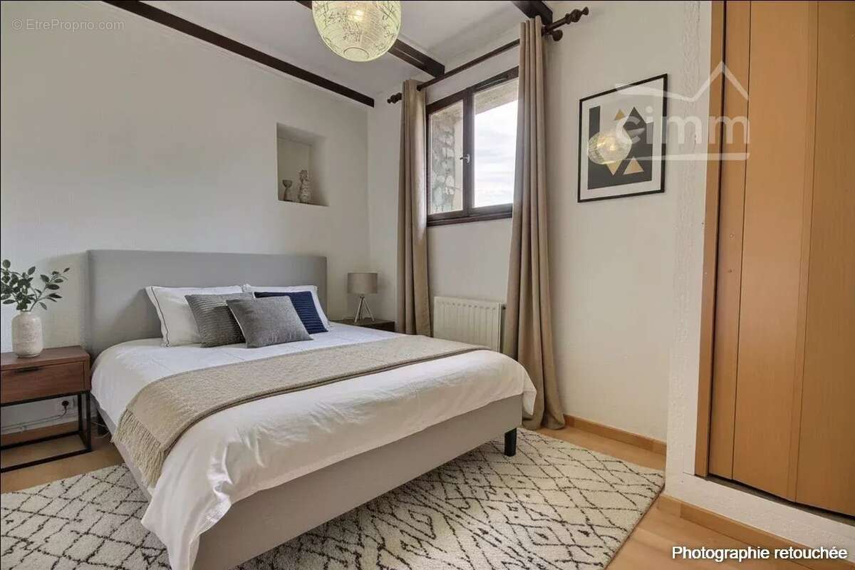 Maison à ALBA-LA-ROMAINE