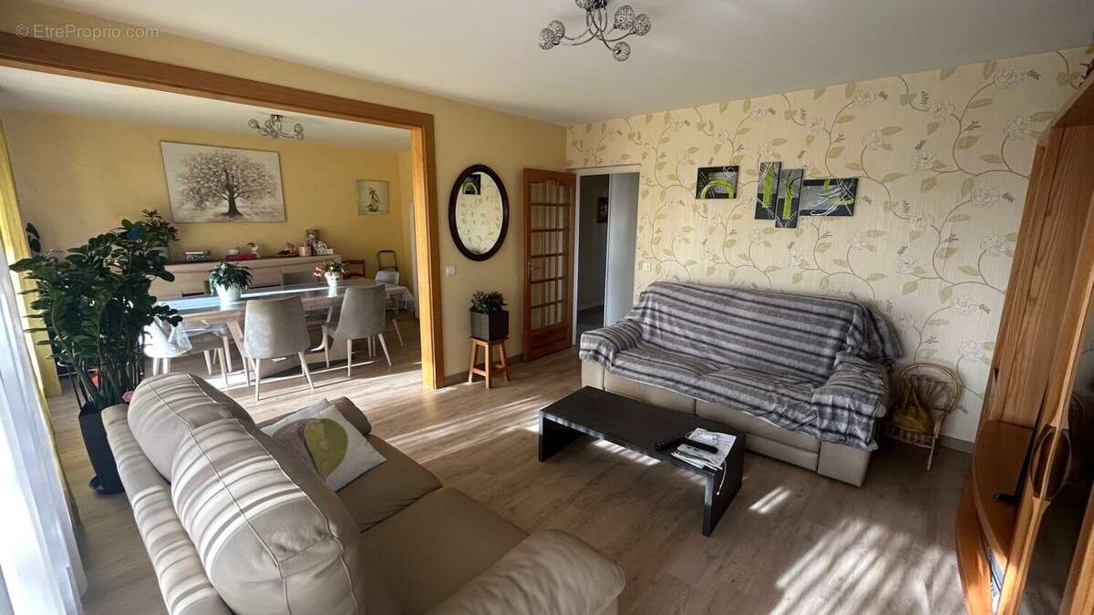 Appartement T4 transformé en T3 a vendre à Annemasse double séjour - Appartement à ANNEMASSE