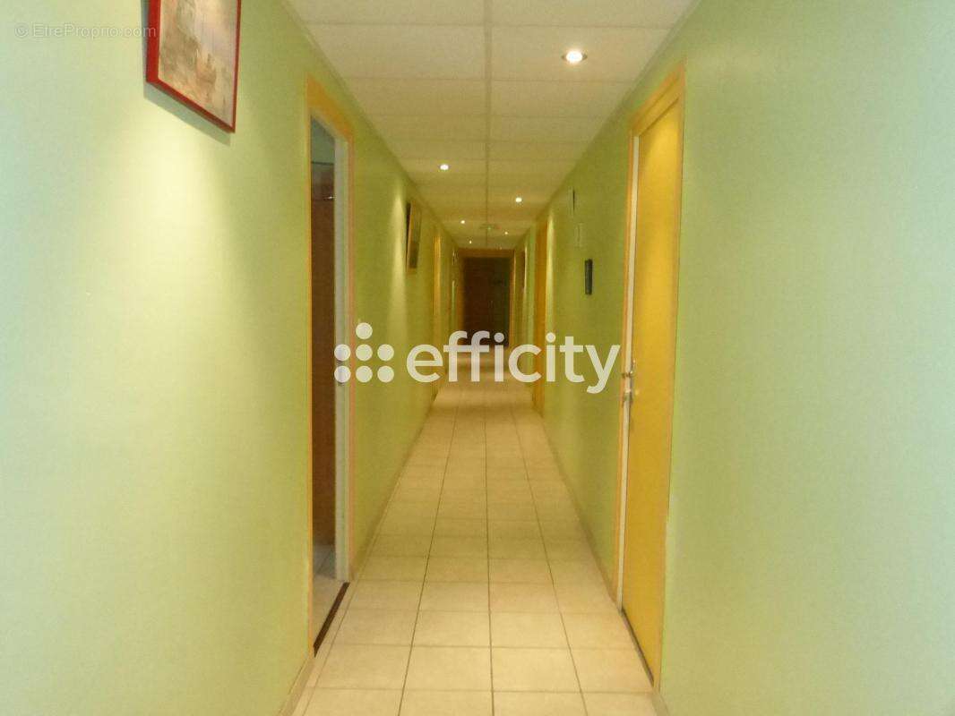 Commerce à LES MONTS-VERTS