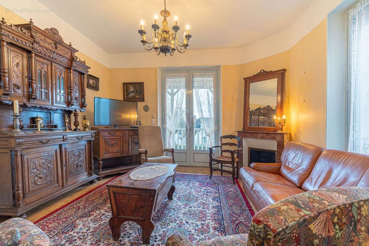 Maison à SAINT-GERMAIN-LES-BELLES