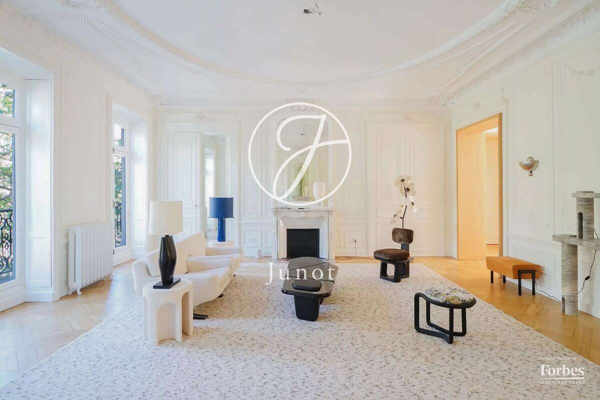 Appartement à PARIS-8E