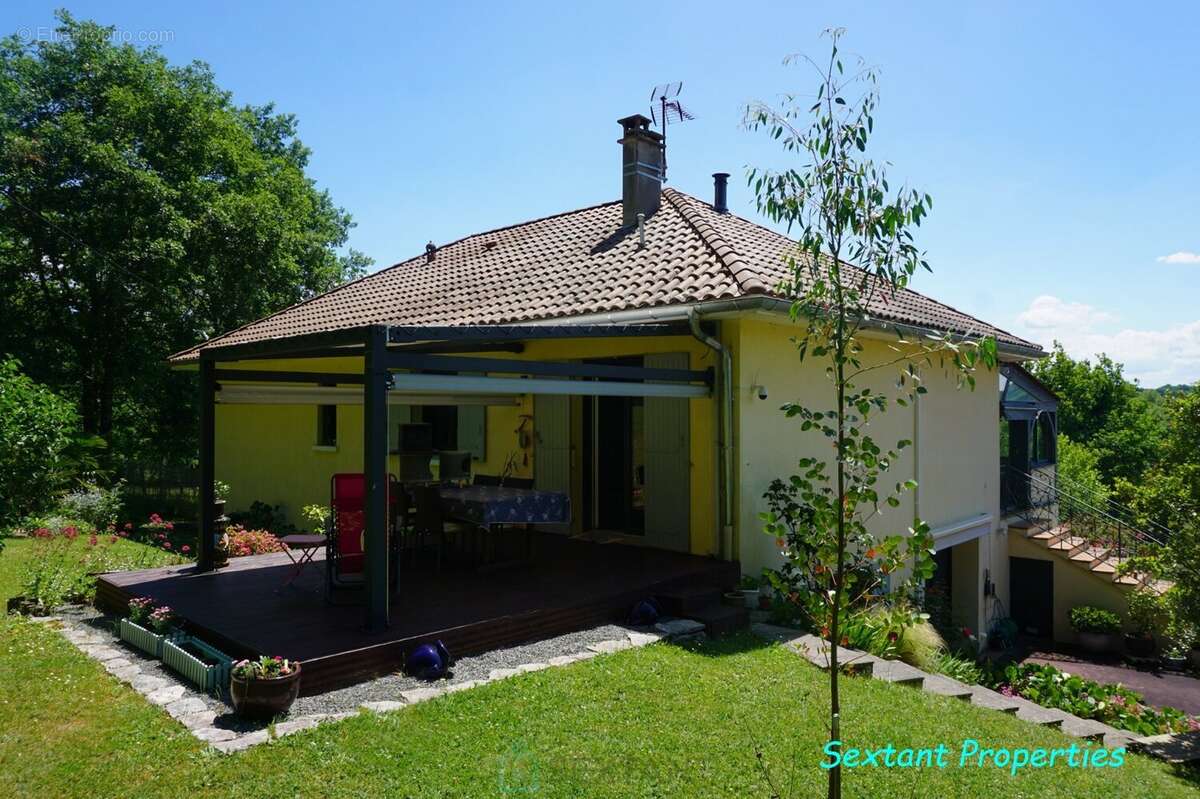 Elégante villa nichée sur les hauteurs du village de Brantôme. - photo 2