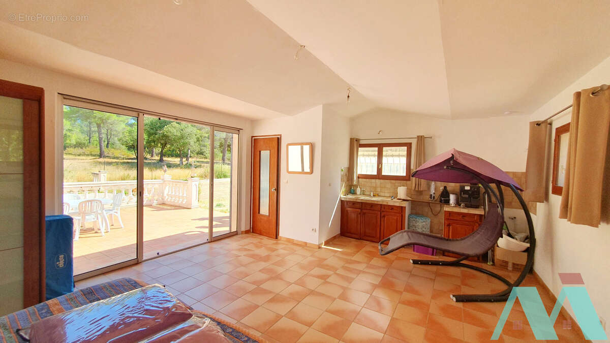 Maison 6 pièces 170 m2 sur terrain de 6500 m2 Signes - photo 9