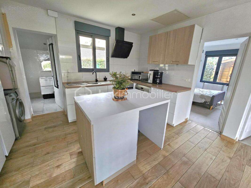 Plain pied moderne non mitoyen 2 chambres garage terrain 400m² - photo 6