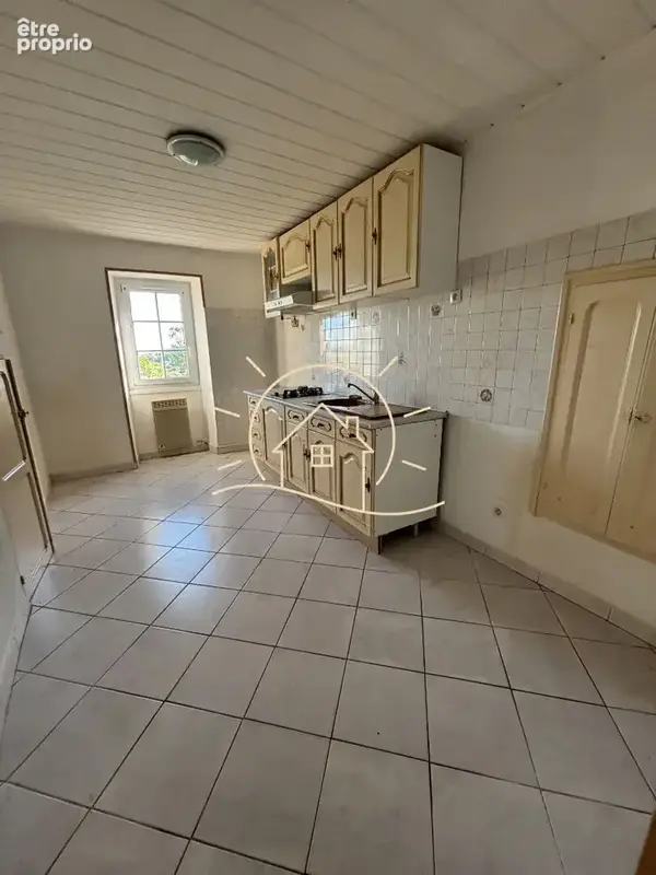 Proche Barjac, coeur de village, deux habitations - photo 6