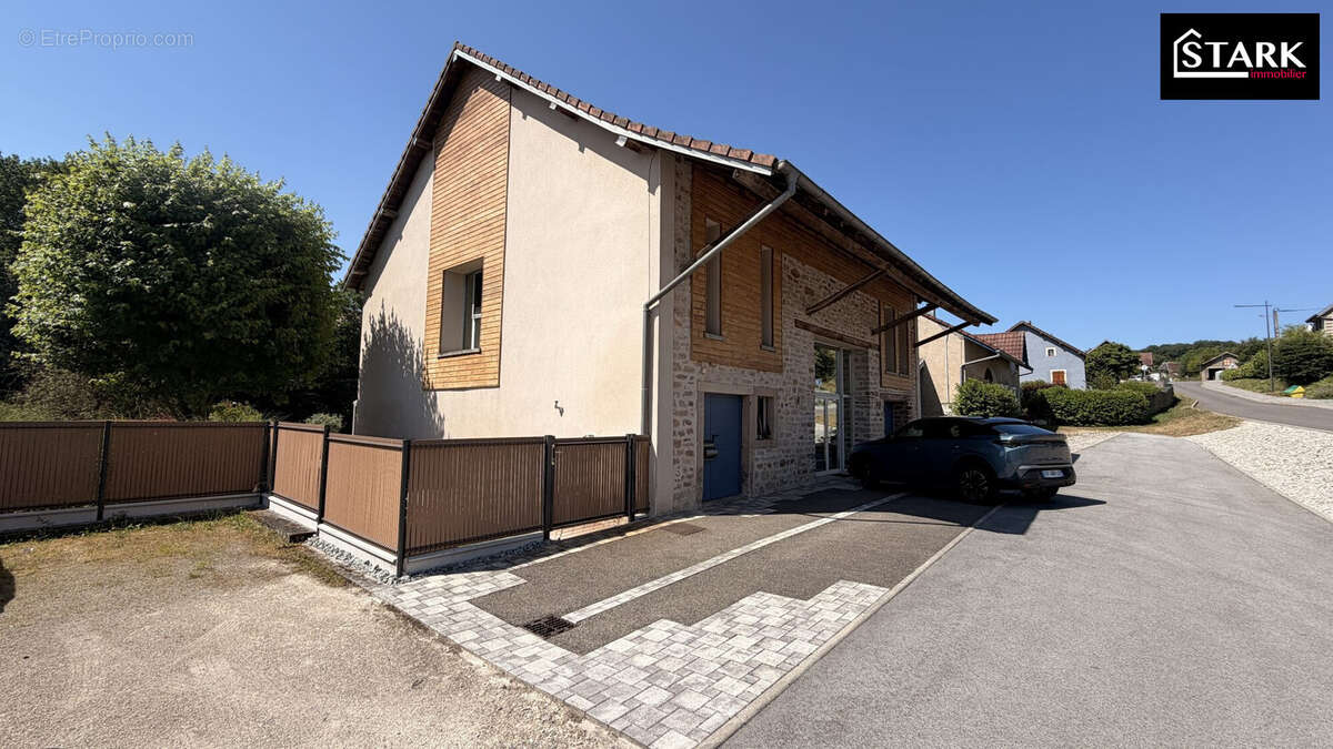 Maison à CHALONVILLARS
