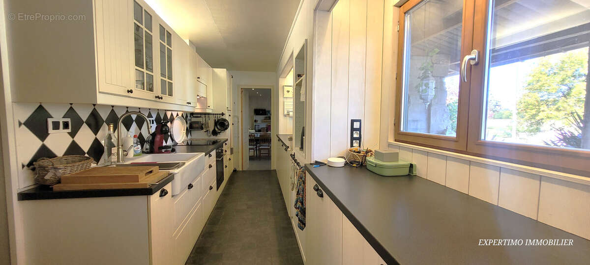 Maison charentaise de 220 m2 renovee - photo 5
