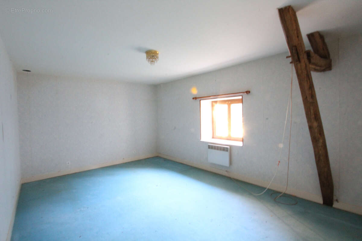 Maison à CHATEAUNEUF-VAL-DE-BARGIS