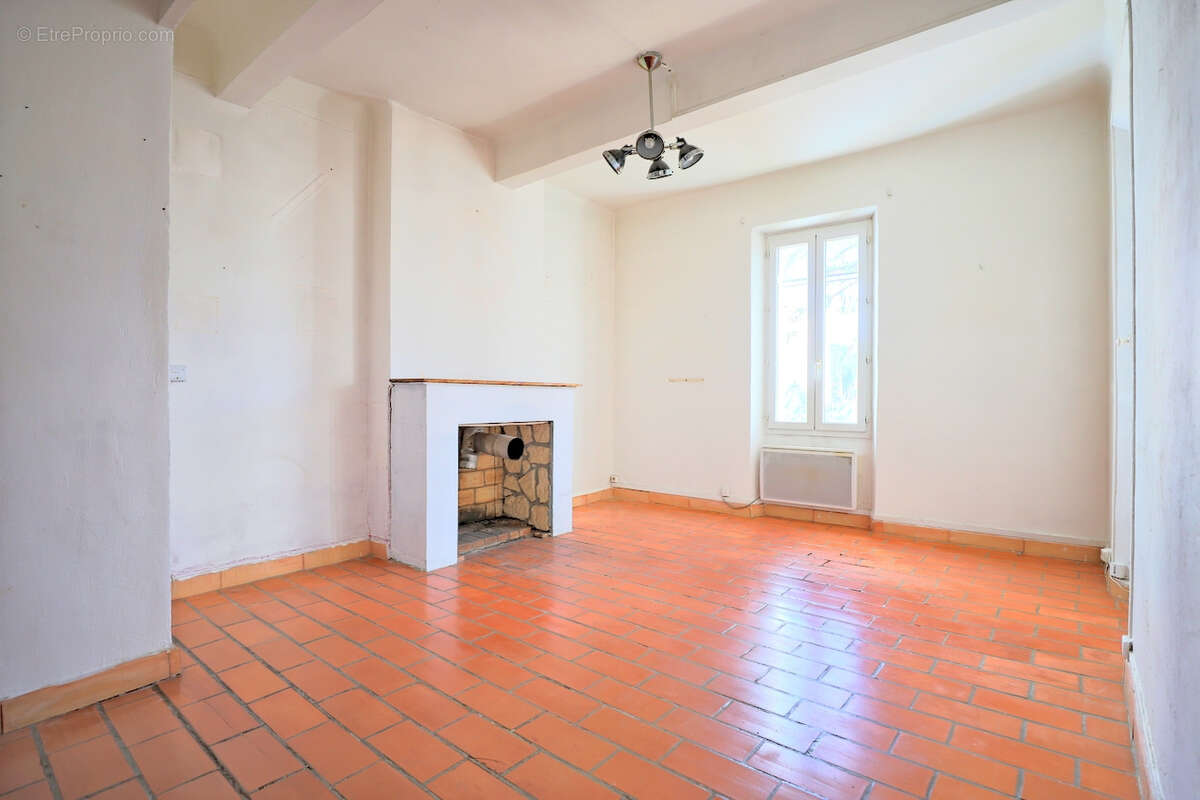 Maison à SOLLIES-TOUCAS