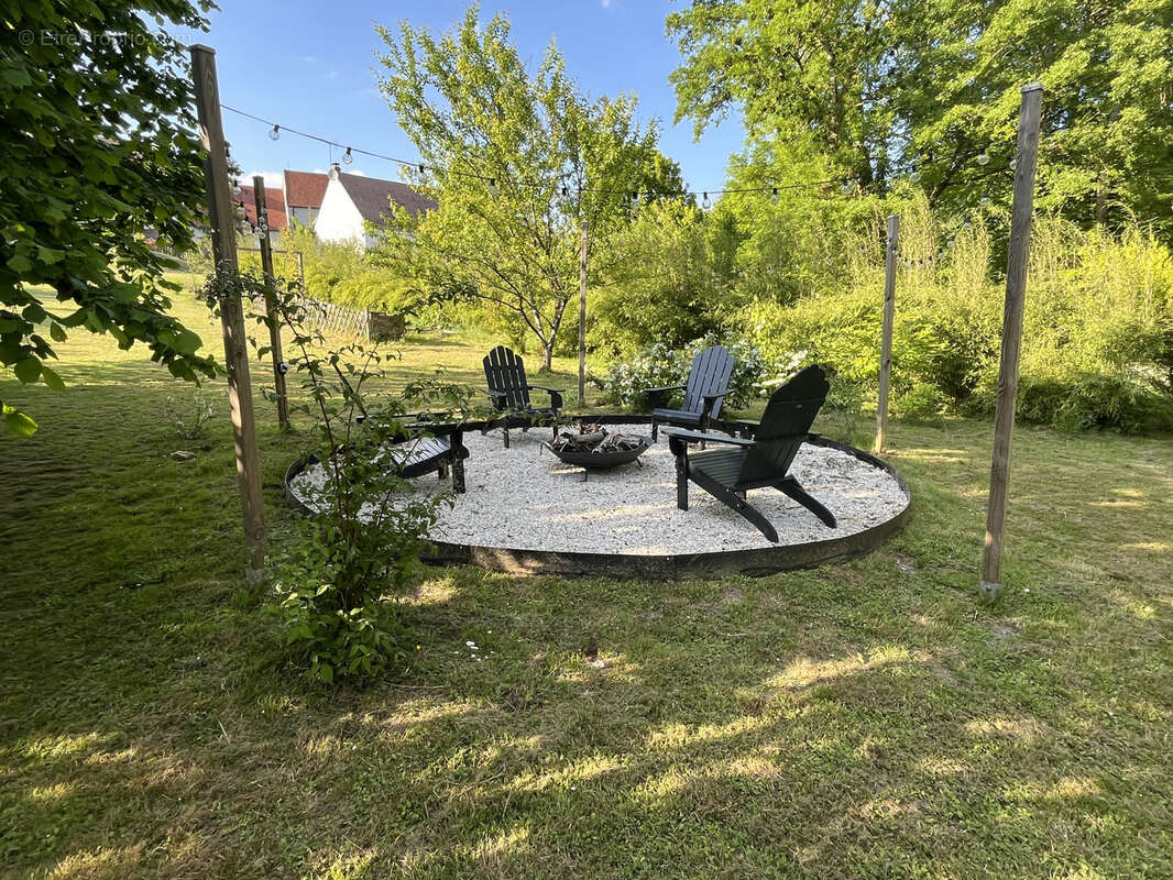 Maison à BRIARRES-SUR-ESSONNE