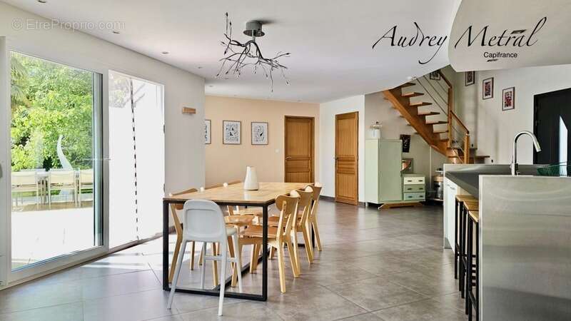 Villa à vendre à Serrières-en-Chautagne avec piscine, à 50 min de Genève et d'Annecy, 35 min d'Aix-Les-Bains et 15 min du Lac du - photo 7