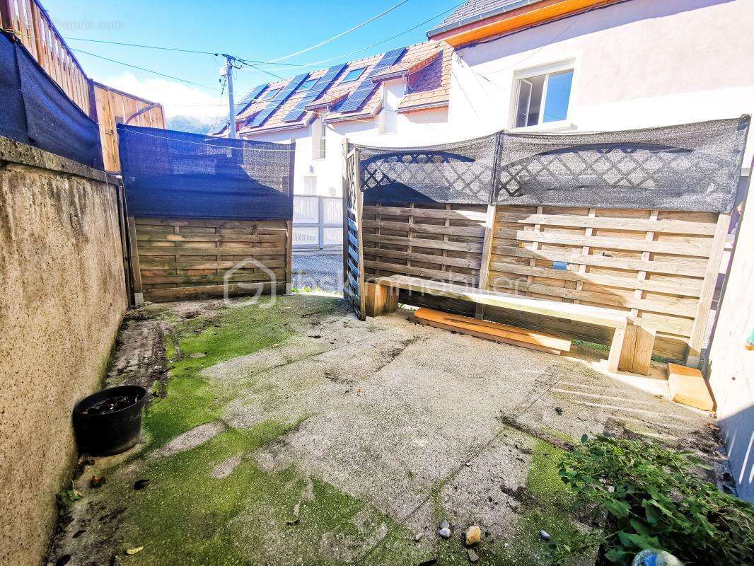 Maison à PIERRE-CHATEL