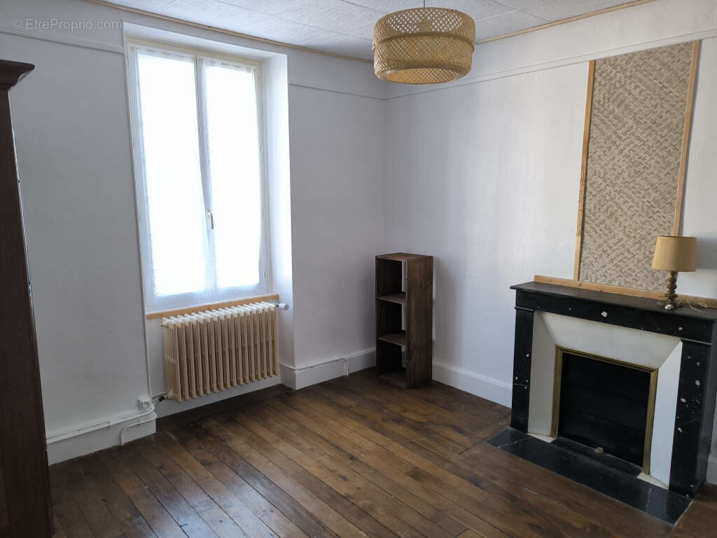 Maison à OUROUX-EN-MORVAN