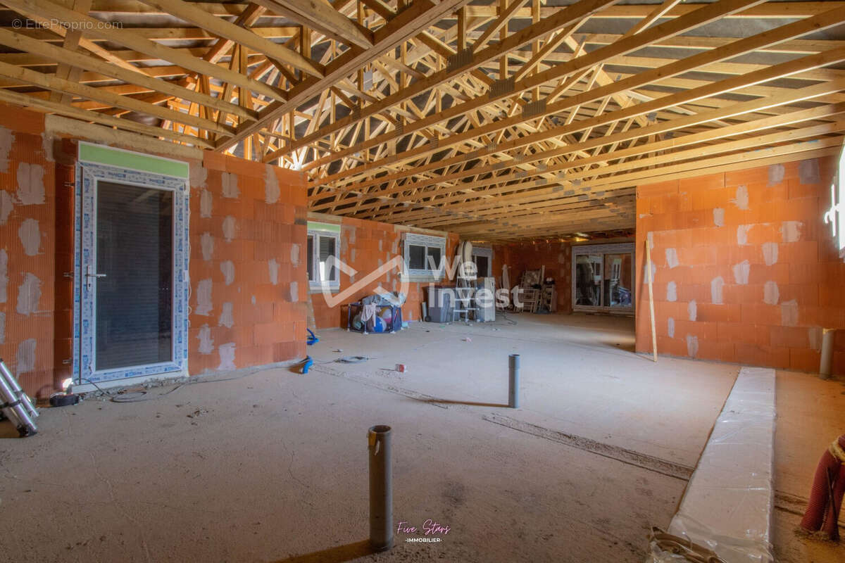 Maison 104 m² à Xivry-Circourt  - photo 6