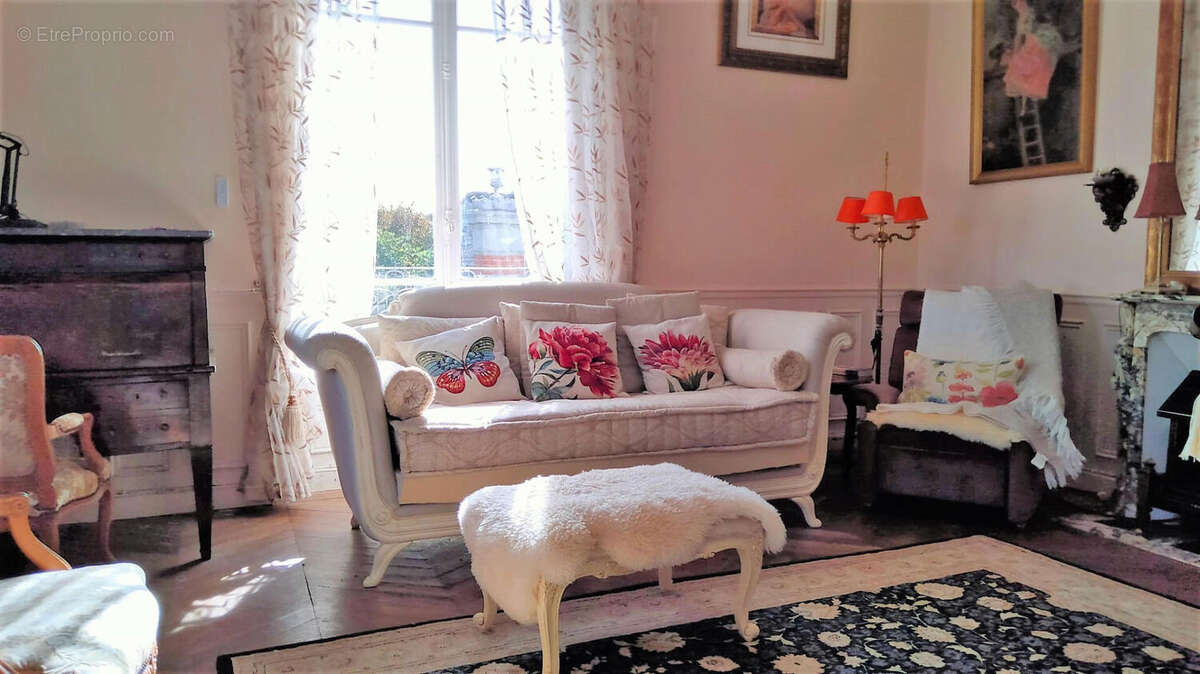 SALON - Maison à AIGRE