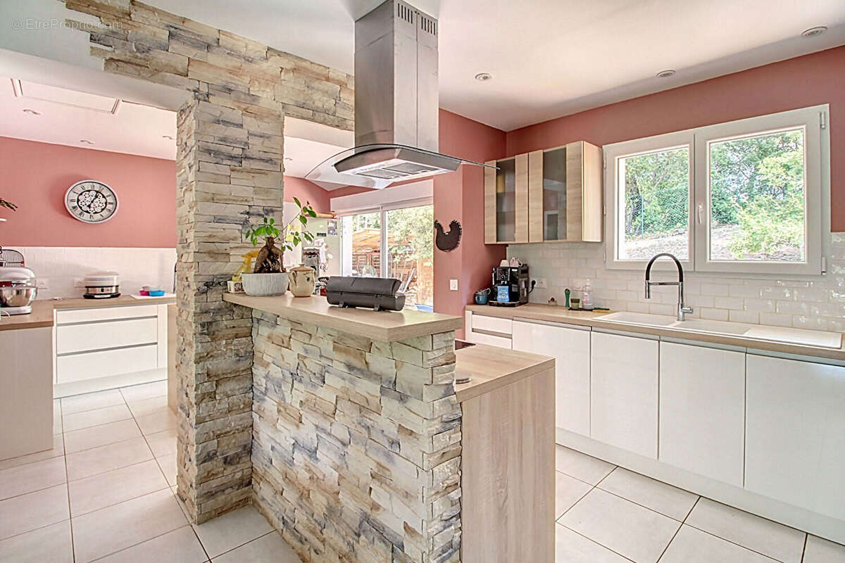 A VENDRE EN EXCLUSIVITÉ ! FIGANIÈRES Maison de plain-pied 126 m² 3 chambres Piscine et terrain de 2074 m² - photo 10