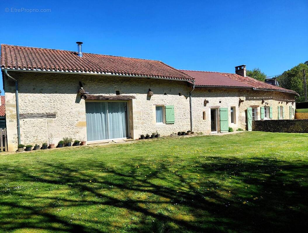 Photo 1 - Maison à ANTONNE-ET-TRIGONANT
