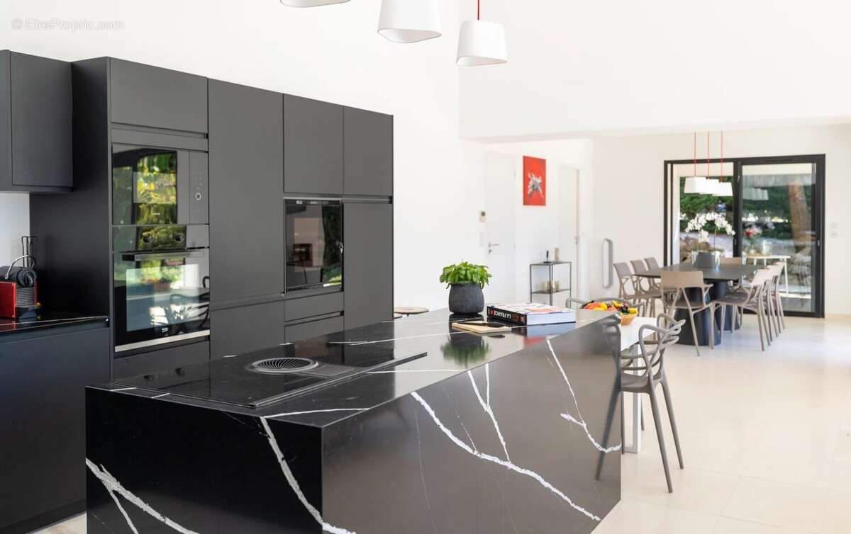 Maison à ROQUEFORT-LES-PINS