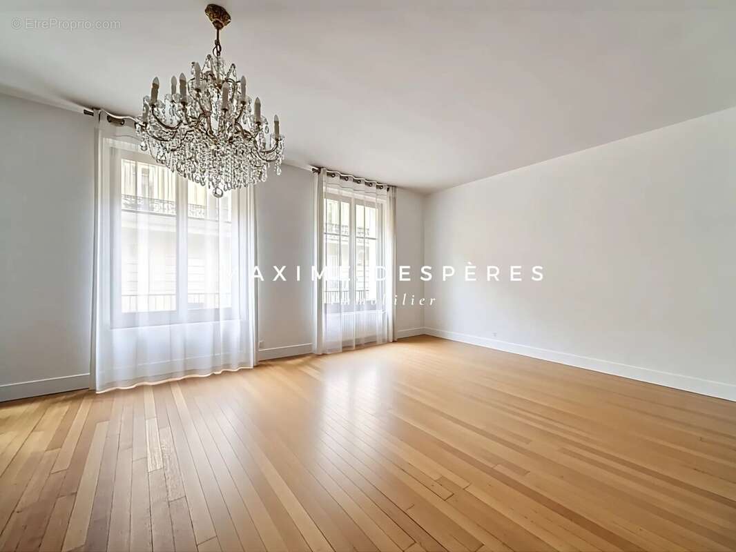 Appartement à PARIS-16E