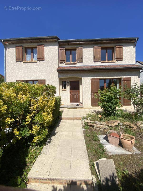 Maison à CERNY