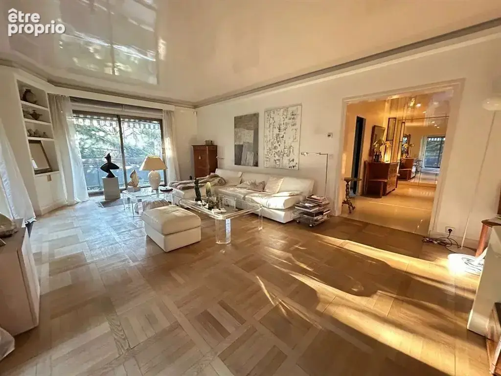 Appartement à NEUILLY-SUR-SEINE