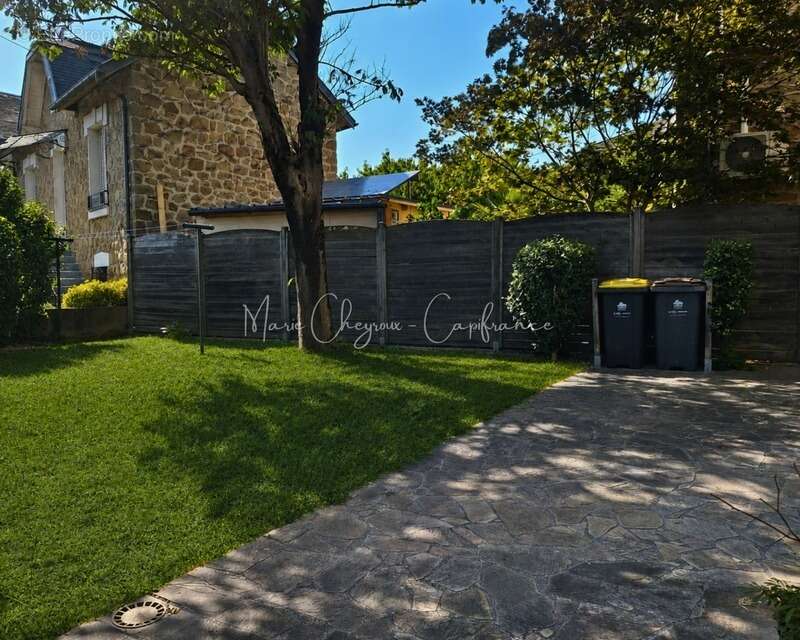 Immeuble de caractère - BRIVE LA GAILLARDE (19) - photo 7