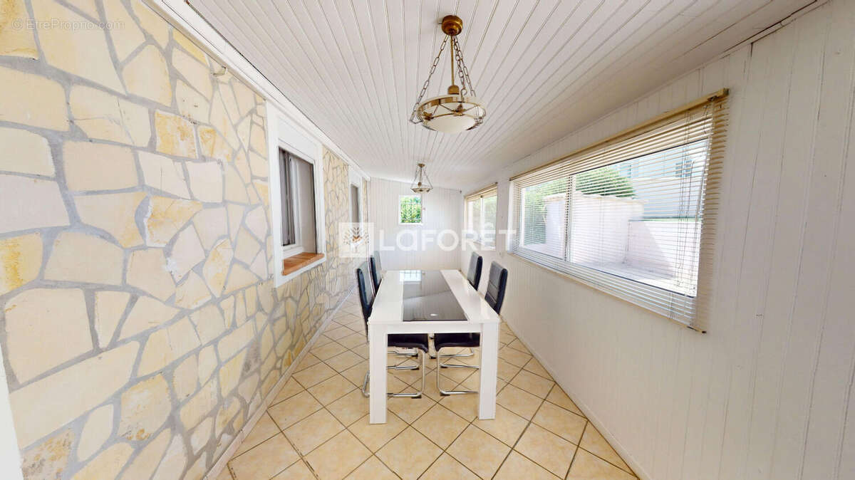 Maison à LA FARE-LES-OLIVIERS