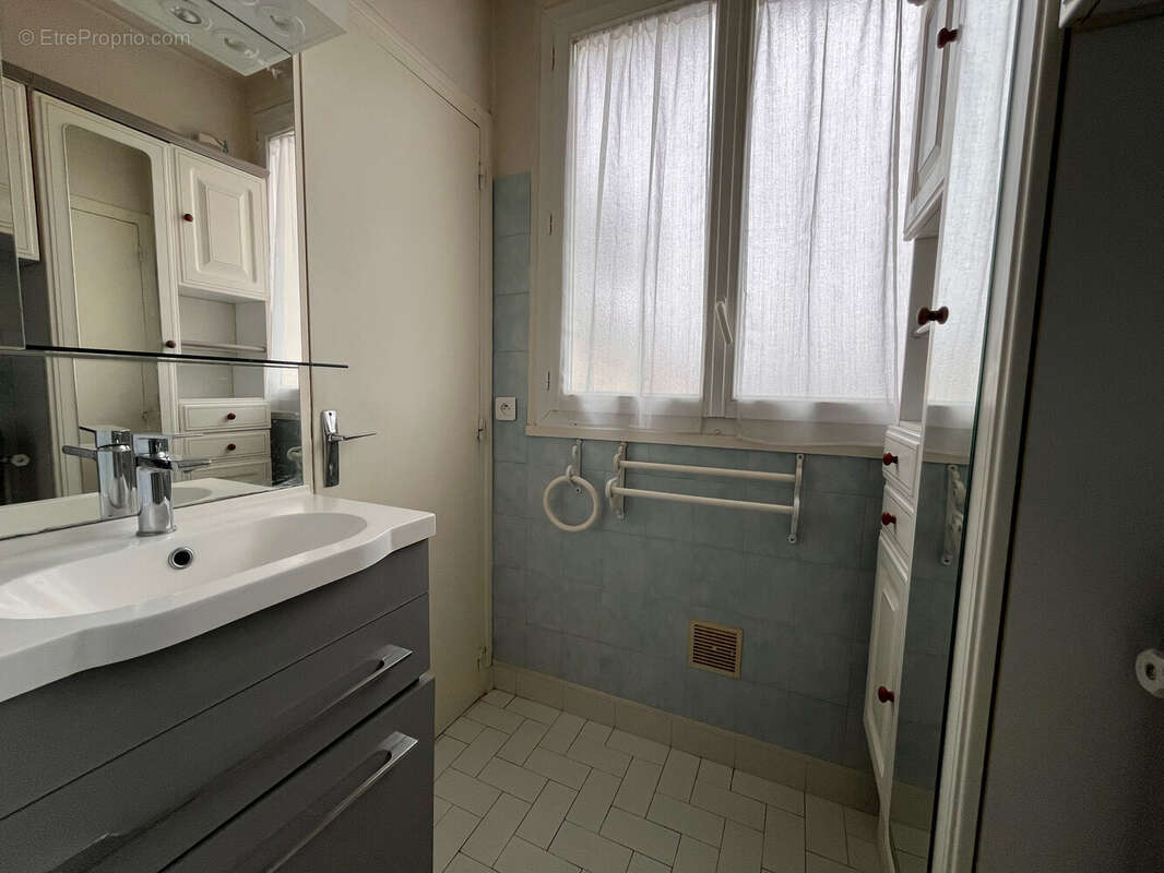 Appartement à LES CLAYES-SOUS-BOIS
