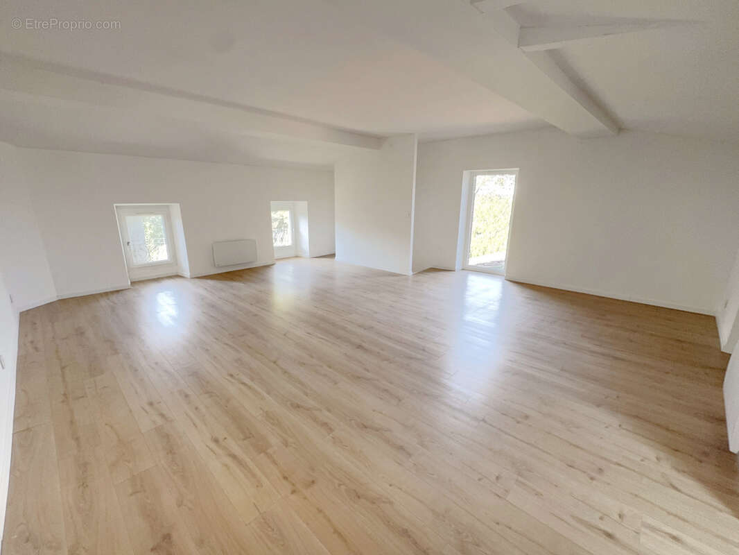Grande Maison rénovée 175 m2 avec jardin ! - photo 4