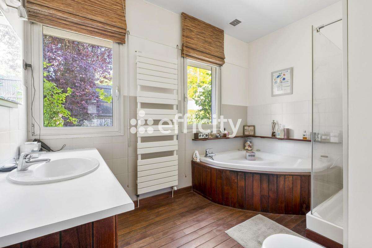 Maison à LA CELLE-SAINT-CLOUD