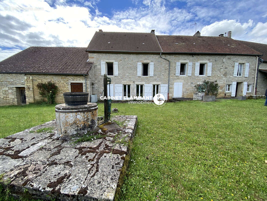 Maison 322 m² à Beurizot  - photo 8