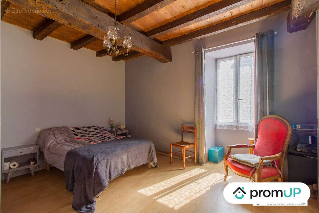 Maison à SAINT-GEORGES-DE-MONTCLARD