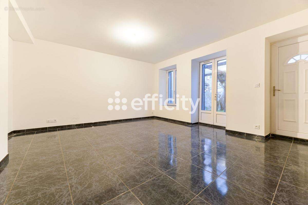 Maison à AIGREFEUILLE-SUR-MAINE