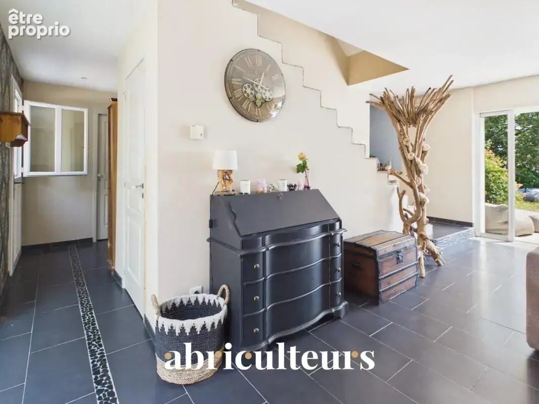 Spacieuse villa avec piscine et terrain d’environ 1 500 m² , dépendance et vue dégagée en vente à Callian (83440) - photo 7