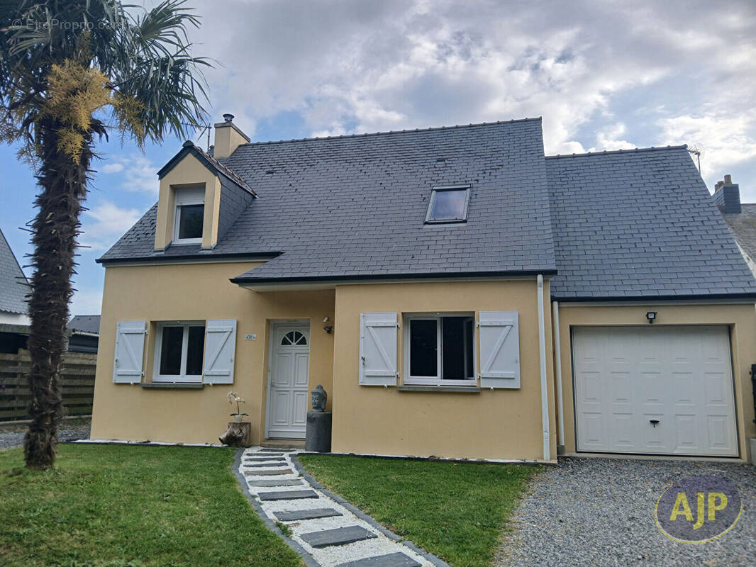 Maison à DONGES