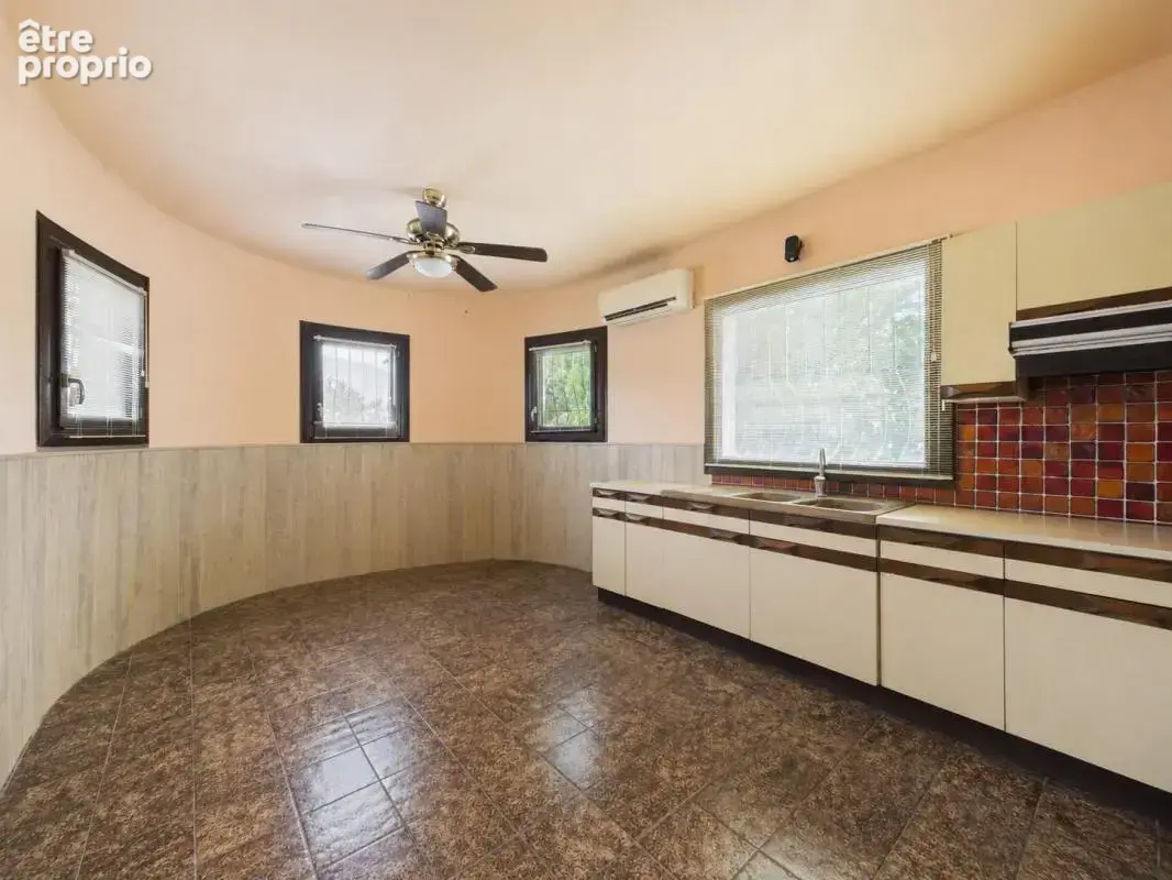 A vendre villa familiale de 176 m² avec piscine plaine de peri - photo 4