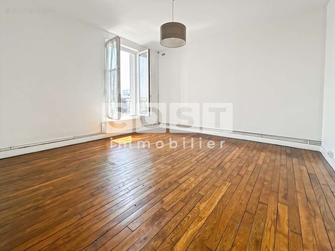 Appartement à LA GARENNE-COLOMBES