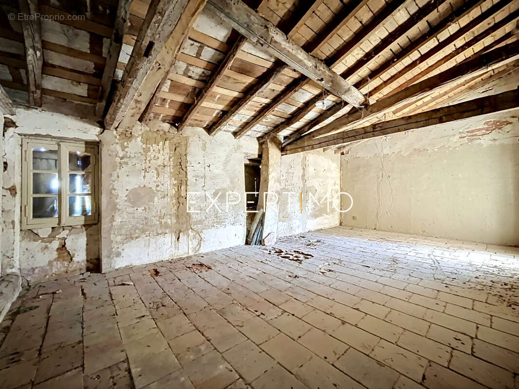 Maison à AYGUESVIVES