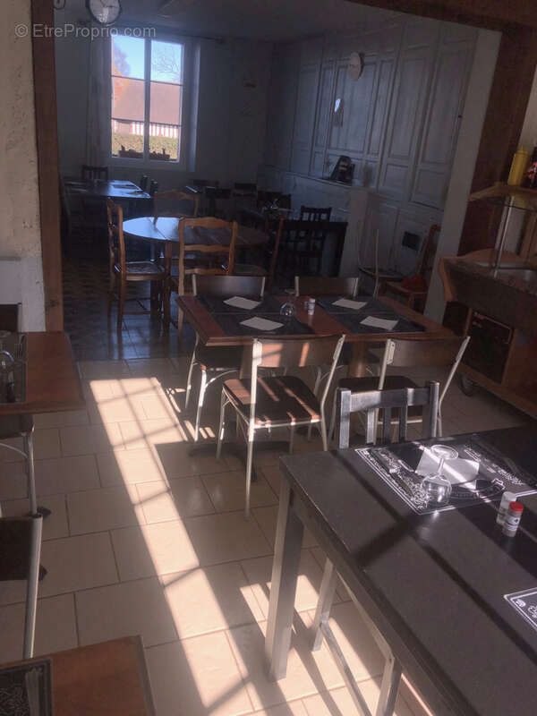 Fonds de commerce - restaurant / bar licence 4 - grand parking - appartement 2 / 3 p - photo 6